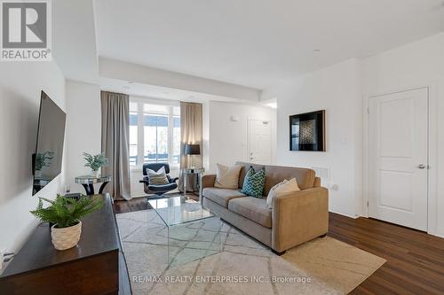 10 - 2255 Mcnab Lane S, Mississauga, ON - Indoor Photo Showing Living Room