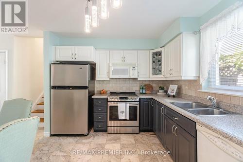 164 Avondale Boulevard, Brampton, ON - Indoor Photo Showing Kitchen With Stainless Steel Kitchen With Double Sink