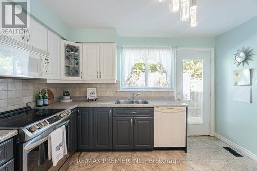 164 Avondale Boulevard, Brampton, ON - Indoor Photo Showing Kitchen With Double Sink