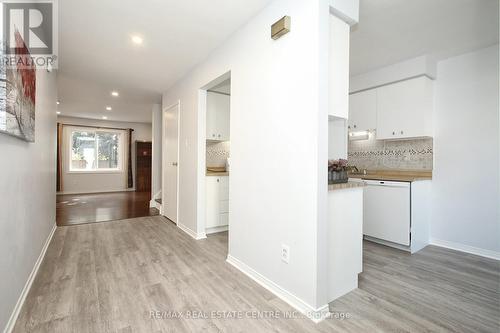 20 - 2021 Sixth Line, Oakville, ON - Indoor