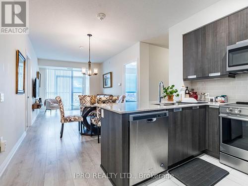 1916 - 35 Watergarden Drive, Mississauga, ON - Indoor Photo Showing Kitchen With Upgraded Kitchen