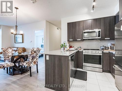 1916 - 35 Watergarden Drive, Mississauga, ON - Indoor Photo Showing Kitchen With Upgraded Kitchen