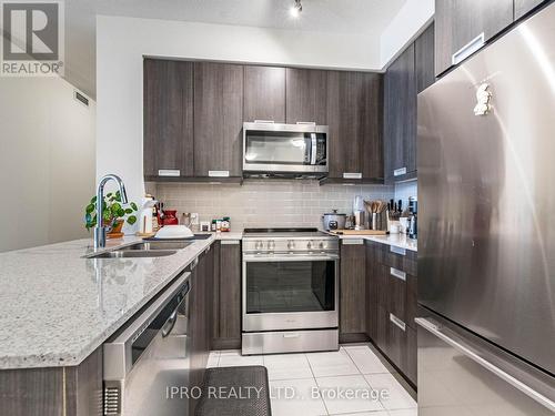 1916 - 35 Watergarden Drive, Mississauga, ON - Indoor Photo Showing Kitchen With Double Sink With Upgraded Kitchen