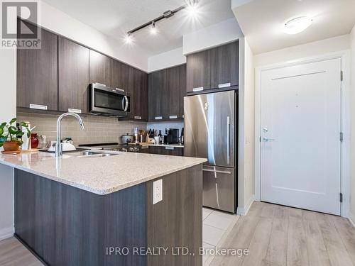 1916 - 35 Watergarden Drive, Mississauga, ON - Indoor Photo Showing Kitchen With Double Sink With Upgraded Kitchen