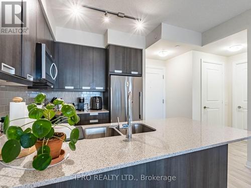 1916 - 35 Watergarden Drive, Mississauga, ON - Indoor Photo Showing Kitchen With Double Sink With Upgraded Kitchen