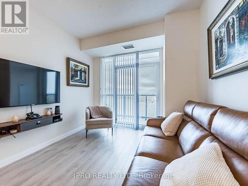 1916 - 35 Watergarden Drive, Mississauga, ON - Indoor Photo Showing Living Room