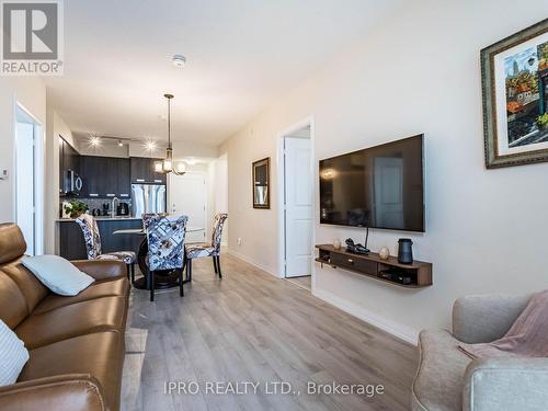 1916 - 35 Watergarden Drive, Mississauga, ON - Indoor Photo Showing Living Room