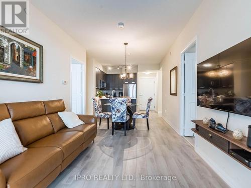 1916 - 35 Watergarden Drive, Mississauga, ON - Indoor Photo Showing Living Room