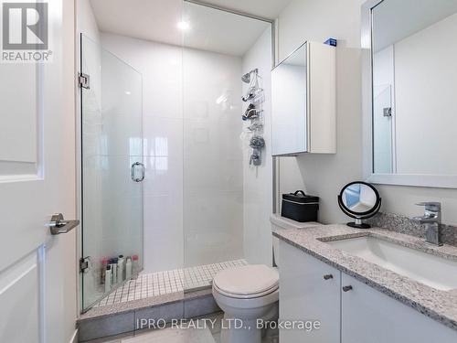 1916 - 35 Watergarden Drive, Mississauga, ON - Indoor Photo Showing Bathroom