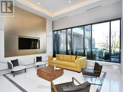 1916 - 35 Watergarden Drive, Mississauga, ON - Indoor Photo Showing Living Room