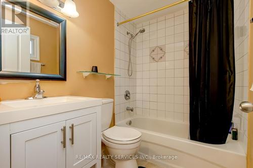 8 Heatherside Court, Brampton, ON - Indoor Photo Showing Bathroom