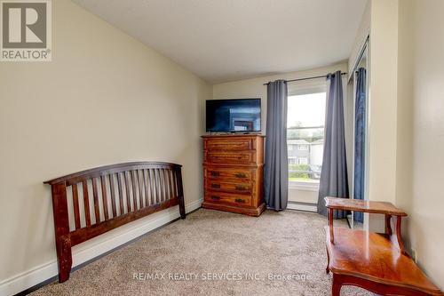 8 Heatherside Court, Brampton, ON - Indoor Photo Showing Bedroom