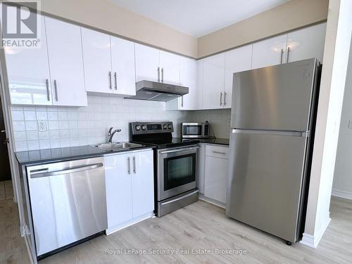 917 - 15 North Park Road, Vaughan, ON - Indoor Photo Showing Kitchen With Stainless Steel Kitchen