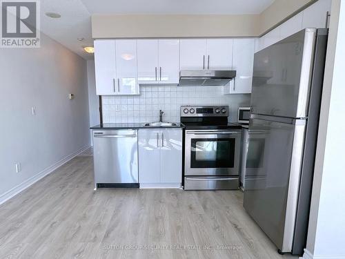 917 - 15 North Park Road, Vaughan, ON - Indoor Photo Showing Kitchen With Stainless Steel Kitchen With Upgraded Kitchen