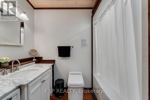 1083 Riverside Drive, Parry Sound Remote Area, ON - Indoor Photo Showing Bathroom