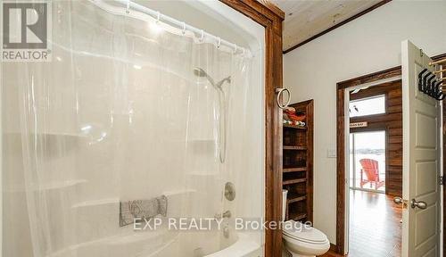 1083 Riverside Drive, Parry Sound Remote Area, ON - Indoor Photo Showing Bathroom