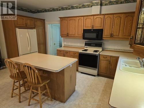 172 Victoria Drive, South Huron (Centralia), ON - Indoor Photo Showing Kitchen