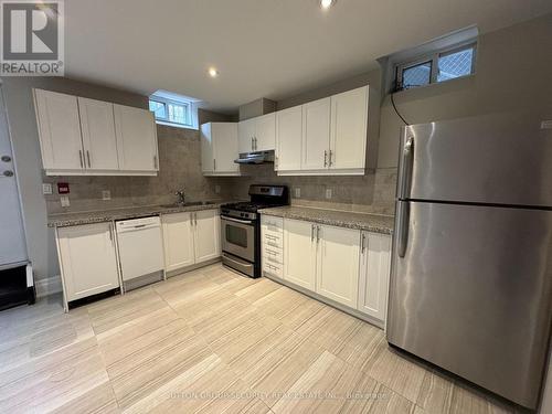 4 - 62 Lippincott Street, Toronto, ON - Indoor Photo Showing Kitchen