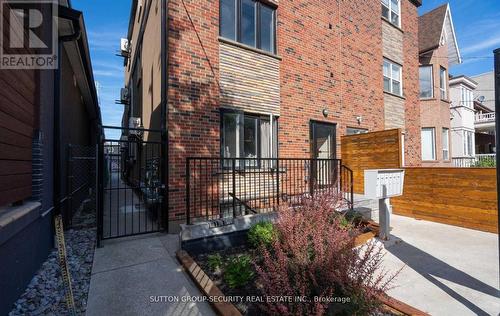 4 - 62 Lippincott Street, Toronto, ON - Outdoor