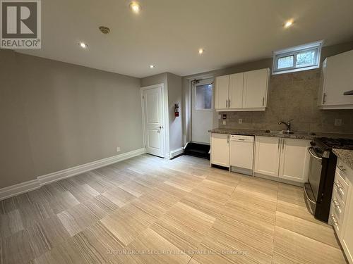 4 - 62 Lippincott Street, Toronto, ON - Indoor Photo Showing Kitchen