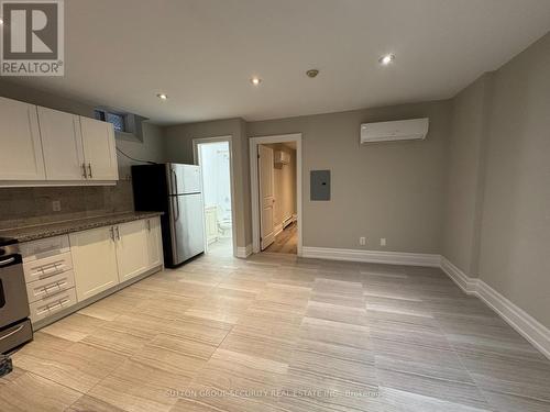 4 - 62 Lippincott Street, Toronto, ON - Indoor Photo Showing Kitchen