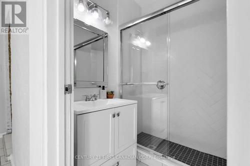 108 Rectory Street, London, ON - Indoor Photo Showing Bathroom