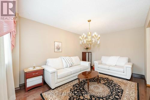 694 Amaretto Avenue, Pickering, ON - Indoor Photo Showing Living Room