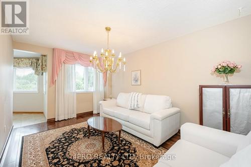 694 Amaretto Avenue, Pickering, ON - Indoor Photo Showing Living Room