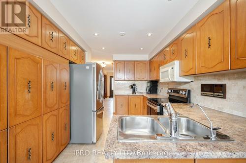 694 Amaretto Avenue, Pickering, ON - Indoor Photo Showing Kitchen With Double Sink