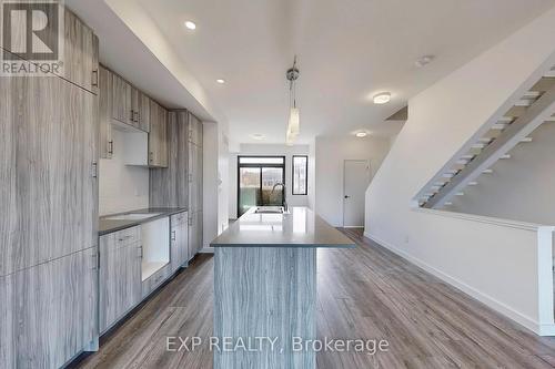 4 Rainwater Lane, Barrie, ON - Indoor Photo Showing Kitchen