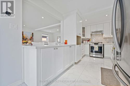 39 Bentworth Avenue, Toronto, ON - Indoor Photo Showing Kitchen