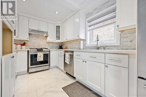 39 Bentworth Avenue, Toronto, ON - Indoor Photo Showing Kitchen