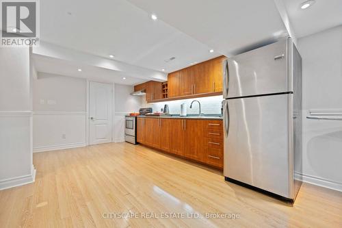 39 Bentworth Avenue, Toronto, ON - Indoor Photo Showing Kitchen