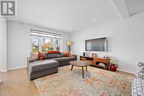 39 Bentworth Avenue, Toronto, ON - Indoor Photo Showing Living Room