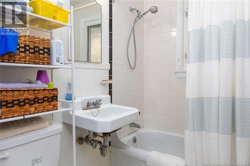 19 Hows Crescent, Moncton, NB - Indoor Photo Showing Bathroom