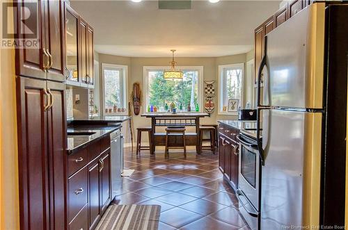 35 Beauvista Avenue, Darlings Island, NB - Indoor Photo Showing Kitchen