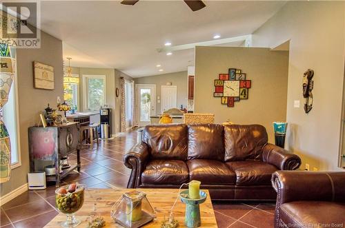 35 Beauvista Avenue, Darlings Island, NB - Indoor Photo Showing Living Room