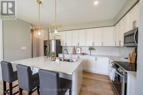 120 Highlands Boulevard, Cavan Monaghan, ON - Indoor Photo Showing Kitchen With Double Sink With Upgraded Kitchen