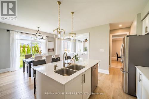 120 Highlands Boulevard, Cavan Monaghan, ON - Indoor Photo Showing Kitchen With Double Sink With Upgraded Kitchen