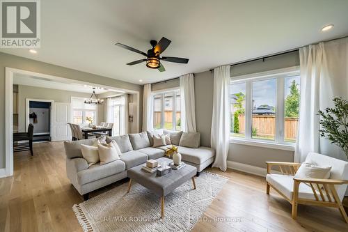 120 Highlands Boulevard, Cavan Monaghan, ON - Indoor Photo Showing Living Room