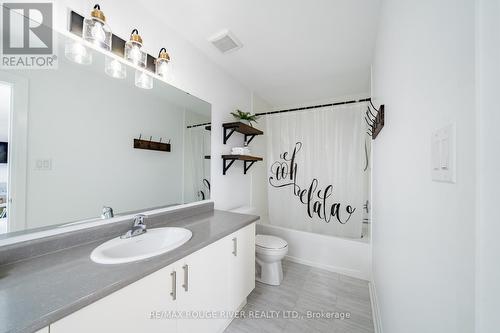 120 Highlands Boulevard, Cavan Monaghan, ON - Indoor Photo Showing Bathroom