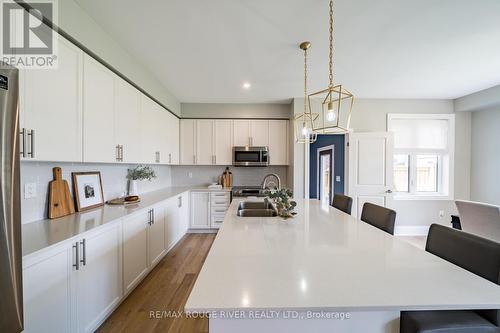 120 Highlands Boulevard, Cavan Monaghan, ON - Indoor Photo Showing Kitchen With Double Sink With Upgraded Kitchen