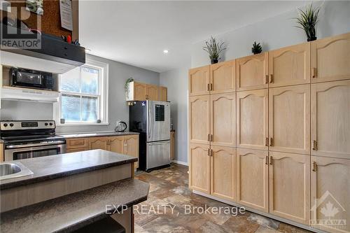 30 King Street, North Dundas, ON - Indoor Photo Showing Kitchen