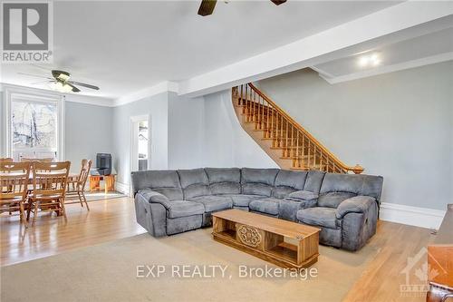 30 King Street, North Dundas, ON - Indoor Photo Showing Living Room