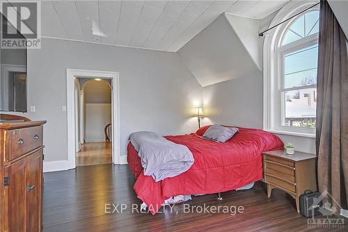 30 King Street, North Dundas, ON - Indoor Photo Showing Bedroom