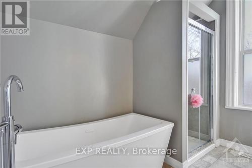 30 King Street, North Dundas, ON - Indoor Photo Showing Bathroom