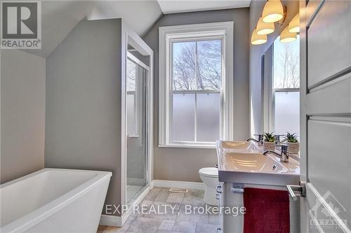 30 King Street, North Dundas, ON - Indoor Photo Showing Bathroom