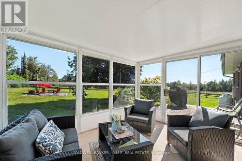 1076 Sandringham Road, Kawartha Lakes, ON - Indoor Photo Showing Living Room