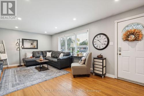 10 Tewksbury Crescent, London, ON - Indoor Photo Showing Living Room