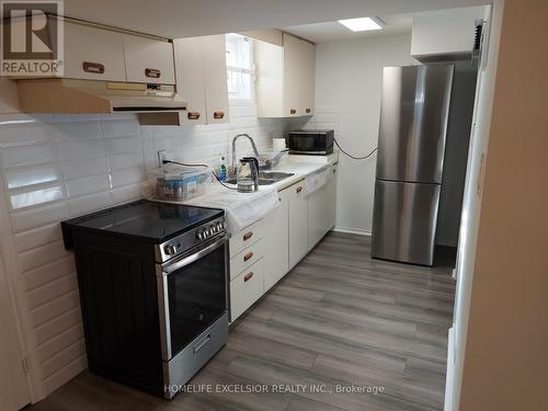 413 Carrville Road, Richmond Hill, ON - Indoor Photo Showing Kitchen